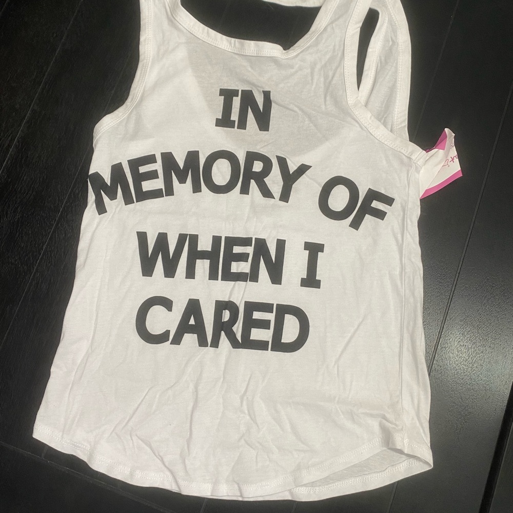 Graphic tank